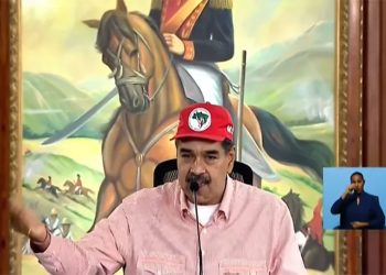 Maduro usa boné do MST e convida agricultores para produzir na Venezuela