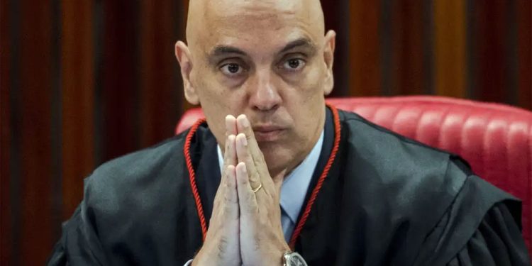 Moraes recua em bloqueio de VPNs após suspender rede social X