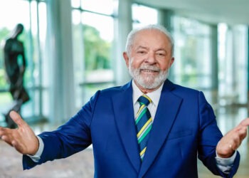 Lula faz bloqueio orçamentário que pode afetar programas sociais