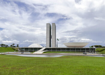 Comissão do Senado aprova isenção de FGTS e INSS para aposentados