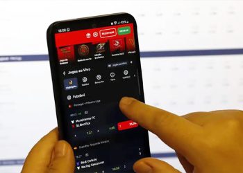 Beneficiários do Bolsa Família gastaram R$ 3 bilhões com bets em agosto