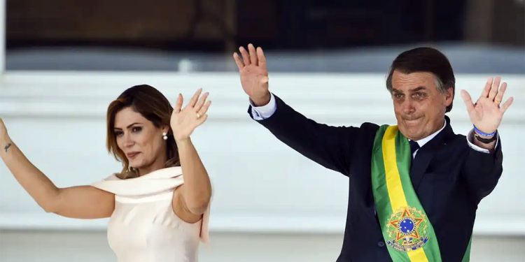 Justiça determina indenização de Lula a Bolsonaro por móveis do Alvorada