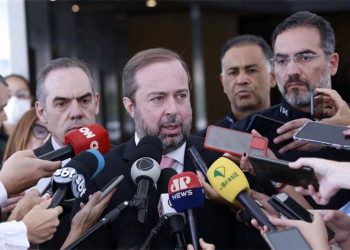 Horário de verão é realidade urgente, diz ministro