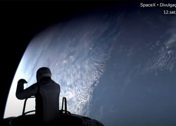 Bilionário realiza primeira caminhada espacial da história