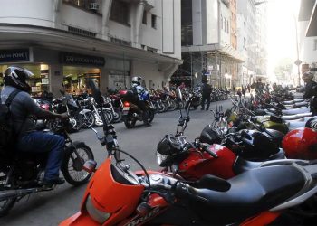 Mais da metade dos proprietários de motos não têm CNH válida