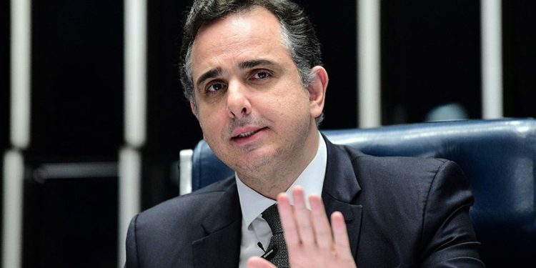 Rodrigo Pacheco sob pressão por impeachment de ministro
