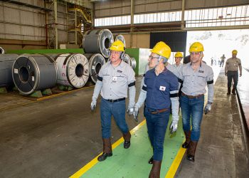 Zema visita a unidade da Soluções Usiminas em Taubaté
