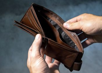FMI alerta para risco fiscal e vê Brasil mais endividado