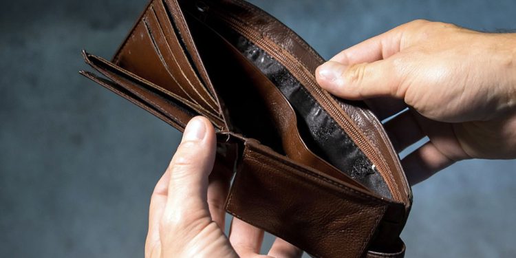 FMI alerta para risco fiscal e vê Brasil mais endividado