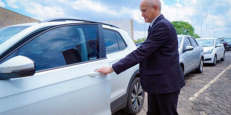 Idosos e PCDs podem emitir credencial de estacionamento via aplicativo