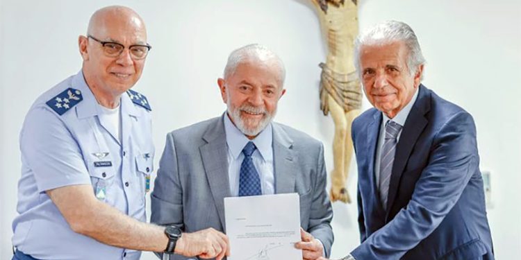 Lula propõe nova estatal aeroespacial em meio a déficit bilionário