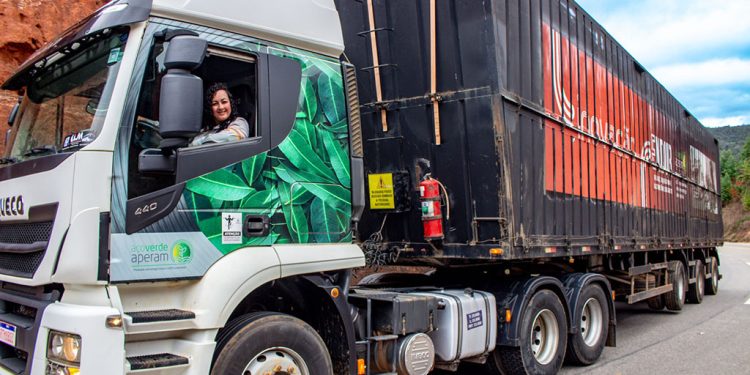 Fundação Aperam lança projeto Mulheres Motoristas no Vale do Aço