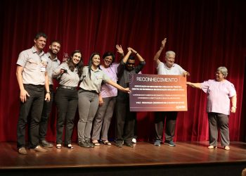 Aperam é homenageada pela Adevita no Seminário de Educação Inclusiva