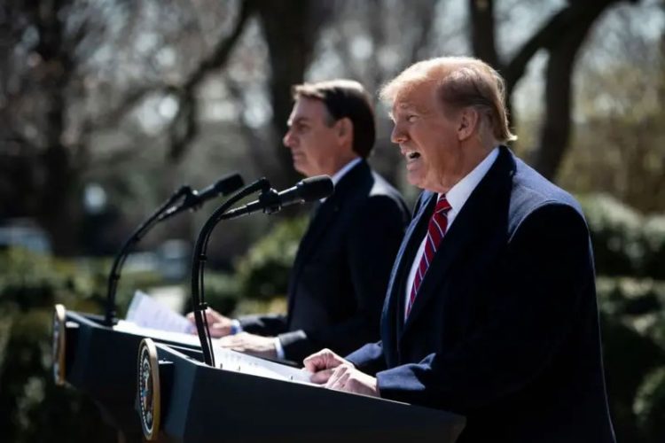 Bolsonaro celebra vitória de Trump e fala em fortalecimento da direita