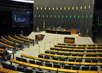 Proposta para acabar com escala de trabalho 6×1 avança no Legislativo