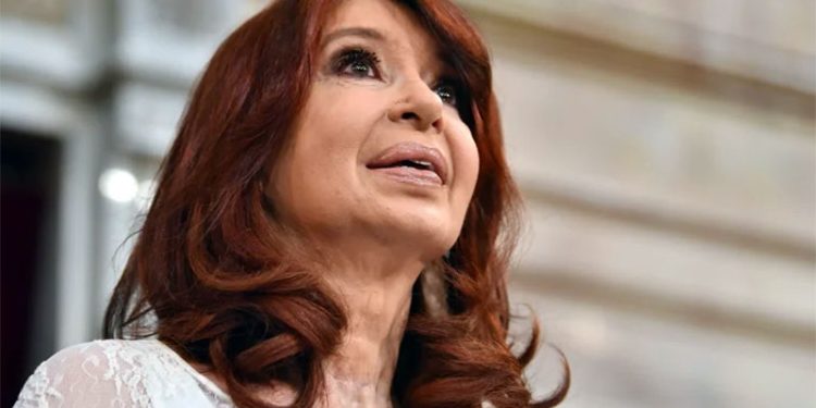Justiça da Argentina mantém condenação de Cristina Kirchner por corrupção