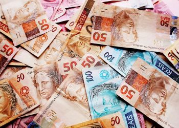 Governo libera R$ 27,7 milhões em abono salarial; veja como sacar
