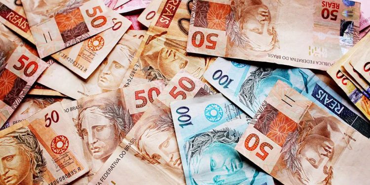 Governo libera R$ 27,7 milhões em abono salarial; veja como sacar