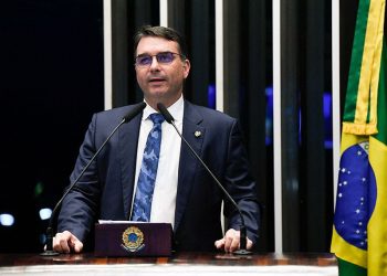 Flávio Bolsonaro fala sobre ação da PF; “Pensar em matar não é crime”