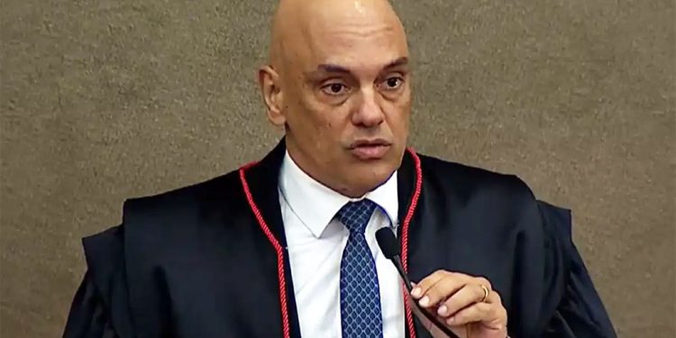 Especialistas divergem sobre papel de Moraes em inquérito do golpe