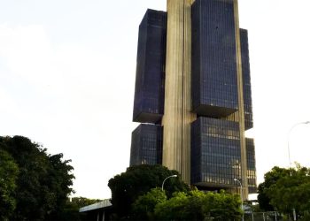Previsão de alta nas taxas de juros preocupa economia