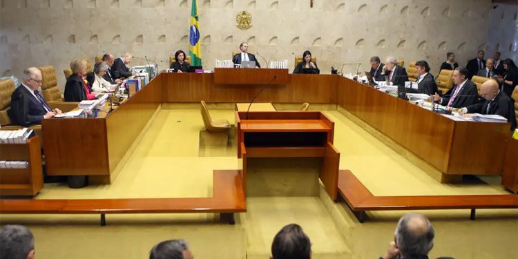 Maioria do STF vota por manter símbolos religiosos em órgãos públicos