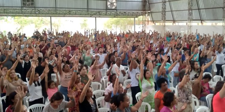 Comunidade Católica Deus Existe promove Réveillon de fé e adoração
