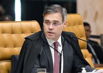 Mendonça pede vista e julgamento da responsabilização das redes é suspenso