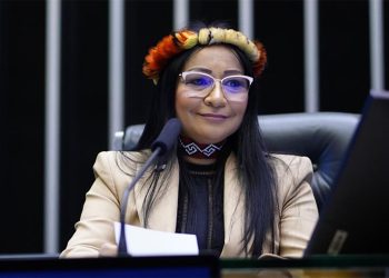 Deputada denuncia filme com cenas de sexo exibido em escola
