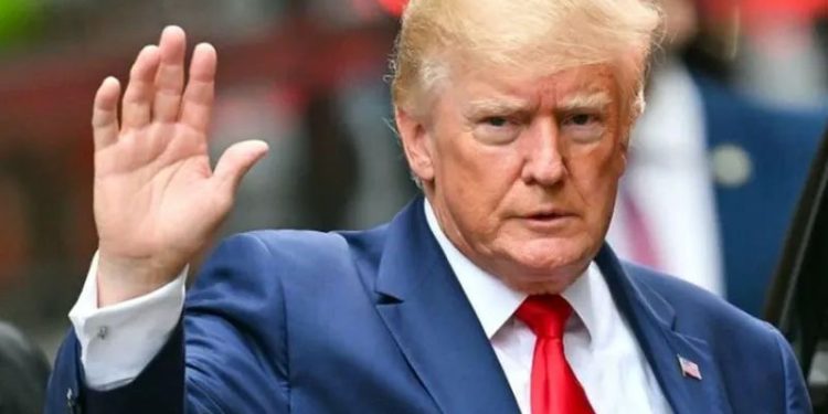Donald Trump volta ao topo como Pessoa do Ano da revista Time