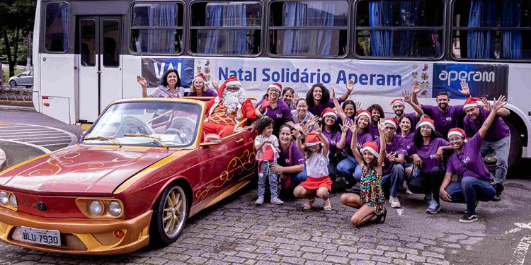 Natal Solidário da Aperam presenteia mais de 2 mil crianças