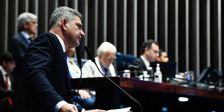 Senado aprova projeto que limita aumento do salário mínimo