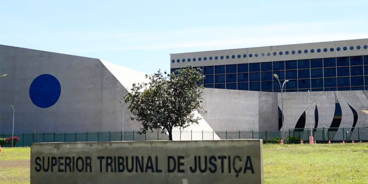 Um Estado que serve, protege e ajuda a transgressão
