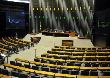 Parlamentares direcionam milhões em emendas Pix para redutos familiares