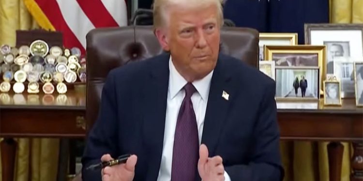 Trump anuncia retaliação contra países que tributam multinacionais