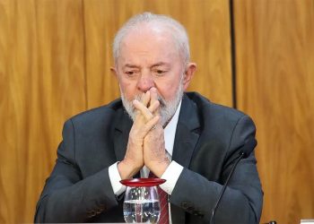 Oposição vai pedir impeachment de Lula por falhas no Pé-de-Meia