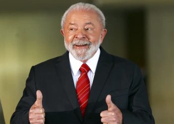 Lula admite falhas e diz que população tem razão ao criticar governo