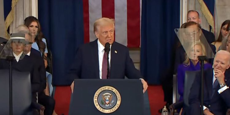 Trump discursa e promete uma “era de ouro” para os americanos