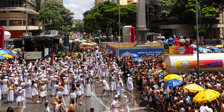 Blocos e programação noturna em BH prometem o Carnaval mais artístico do Brasil