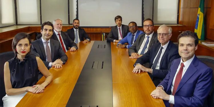 Copom aponta para aumento da Selic em 1 ponto em março