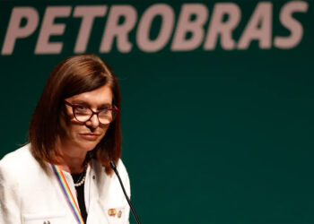 Magda diz que lucro da Petrobras caiu por ‘coisa que não é real’