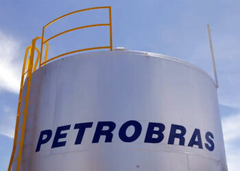 Lucro da Petrobras cai 70% em 2024