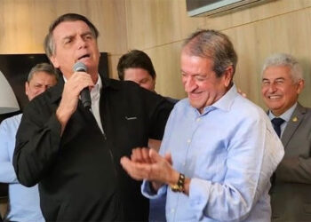 Moraes revoga restrições a Valdemar e libera contato com Bolsonaro