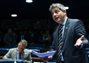 Senado derruba exigência de visto para cidadãos de EUA, Austrália e Canadá