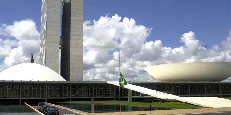 Comissão aprova Orçamento de 2025 com R$ 50 bi em emendas