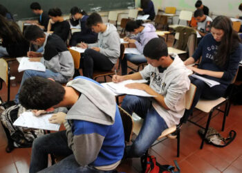Enem 2025: veja quando e como pedir isenção da taxa de inscrição