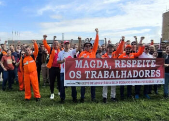 Funcionários da Petrobras realizam paralisação e criticam gestão de Magda