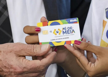 Programa Pé-de-Meia tem mais gente recebendo benefício do que aluno matriculado