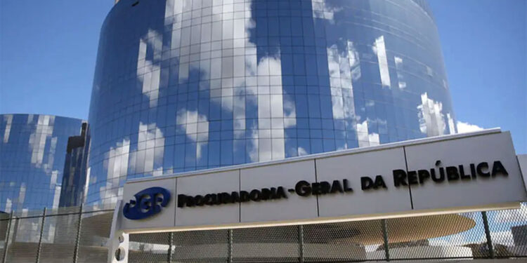 PGR pede prisão domiciliar para Débora dos Santos
