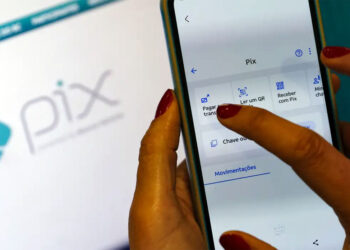 Bancos terão de excluir chave Pix de pessoas em situação irregular na Receita